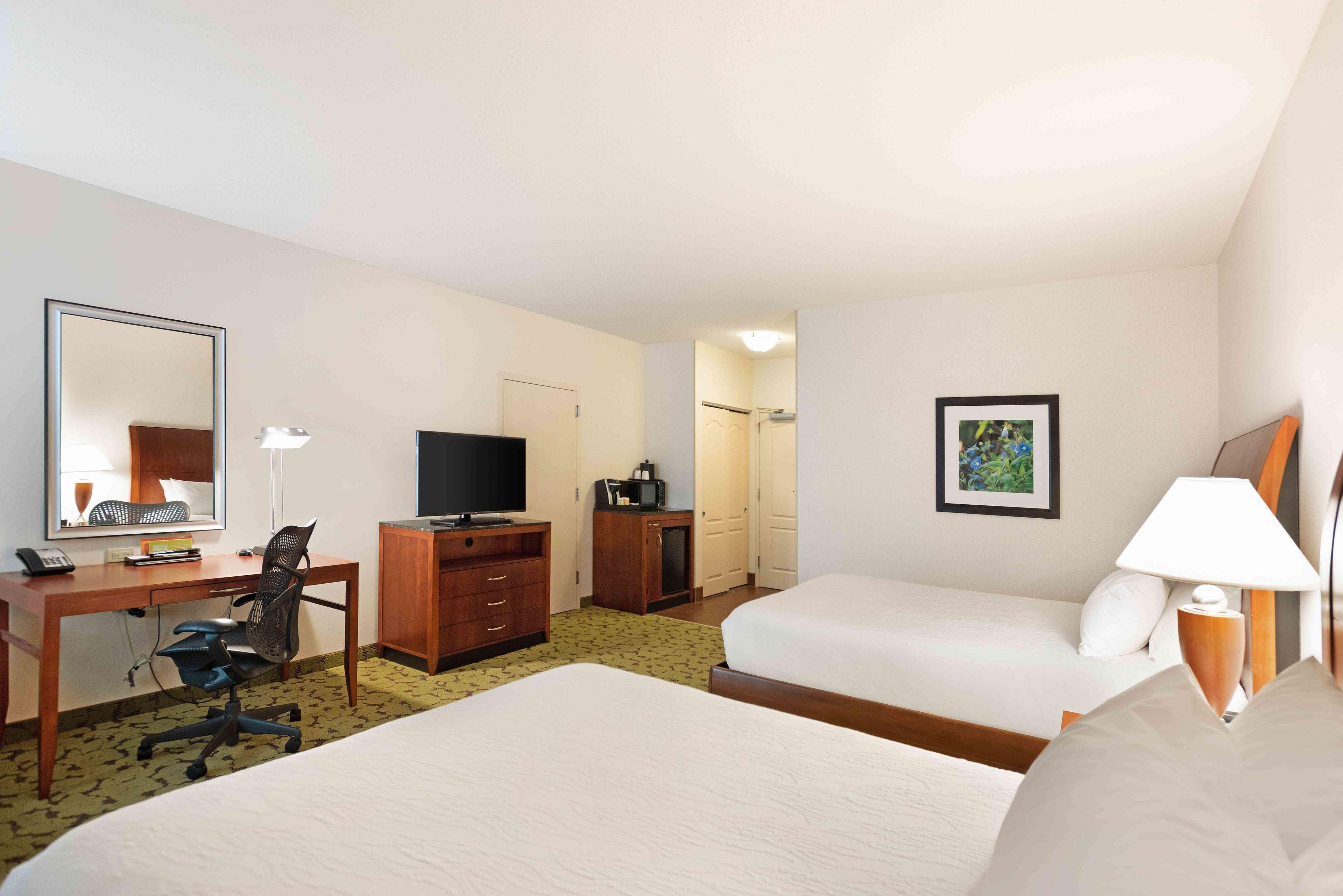 Hilton Garden Inn Блумингтън Екстериор снимка