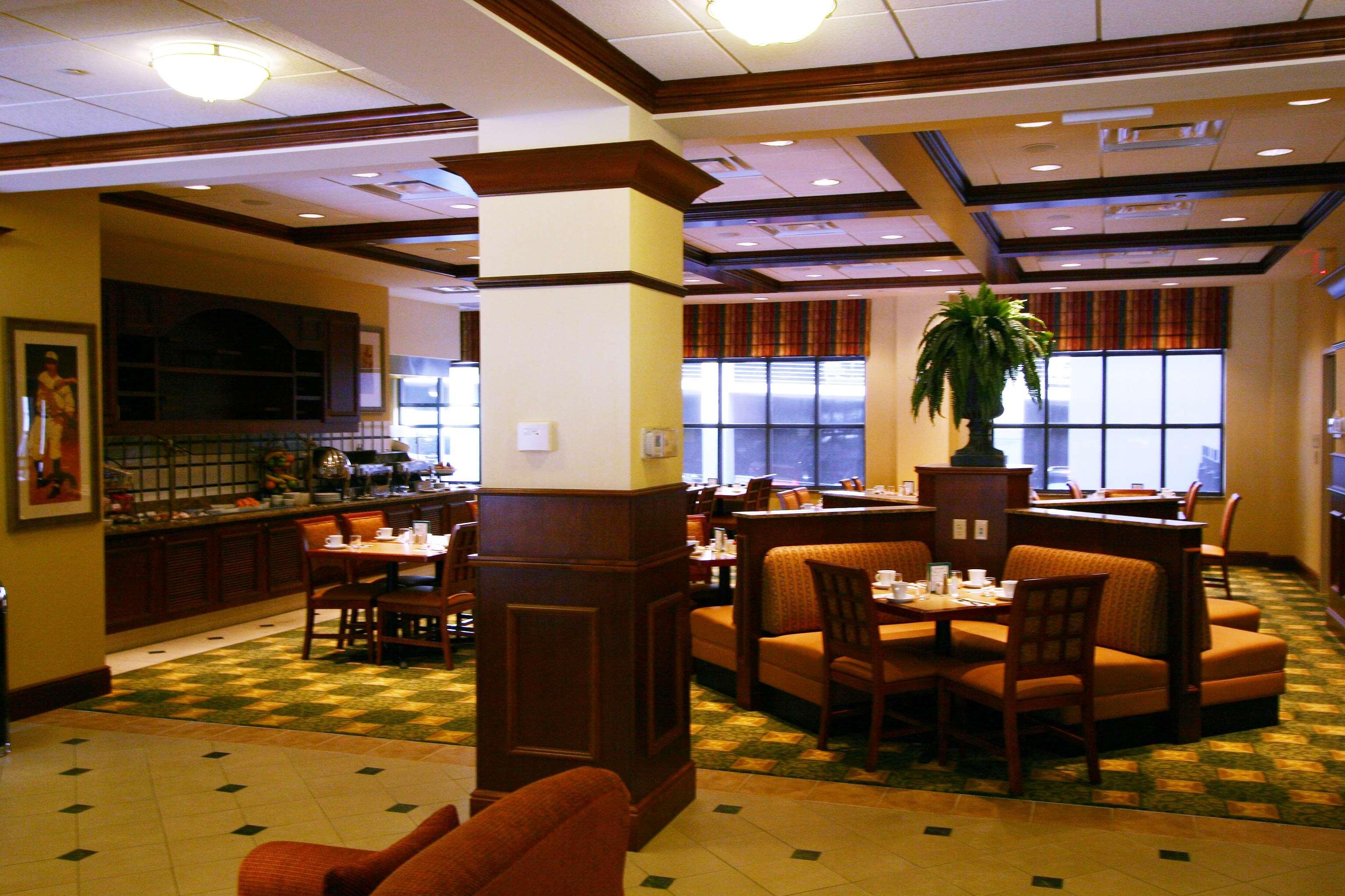 Hilton Garden Inn Блумингтън Ресторант снимка