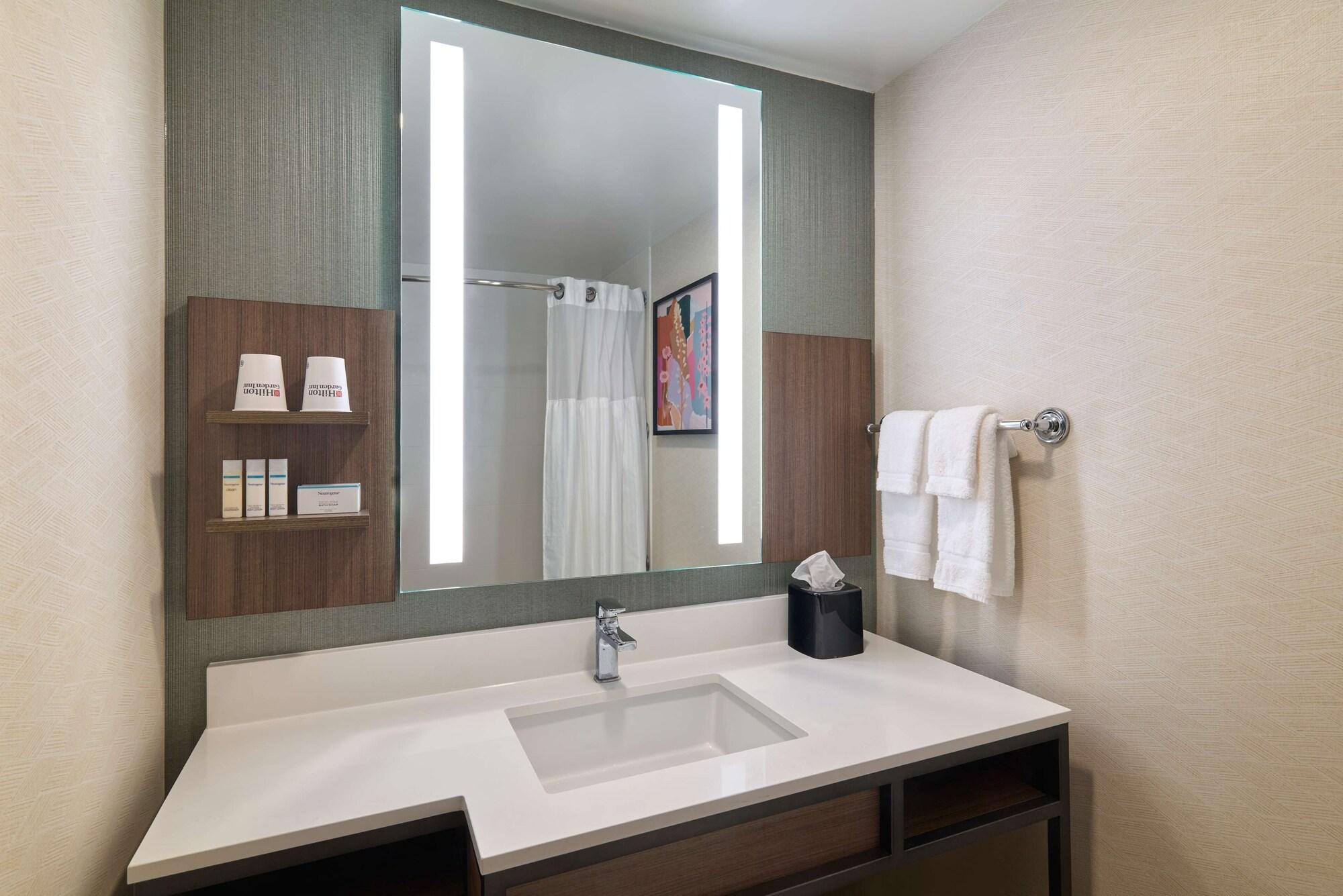Hilton Garden Inn Блумингтън Екстериор снимка