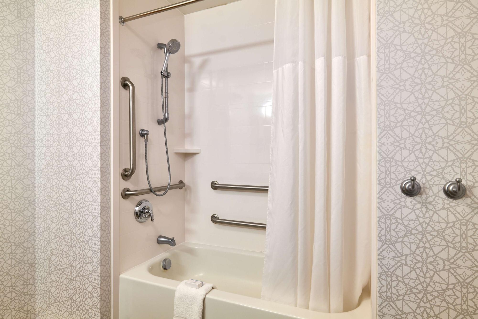 Hilton Garden Inn Блумингтън Екстериор снимка