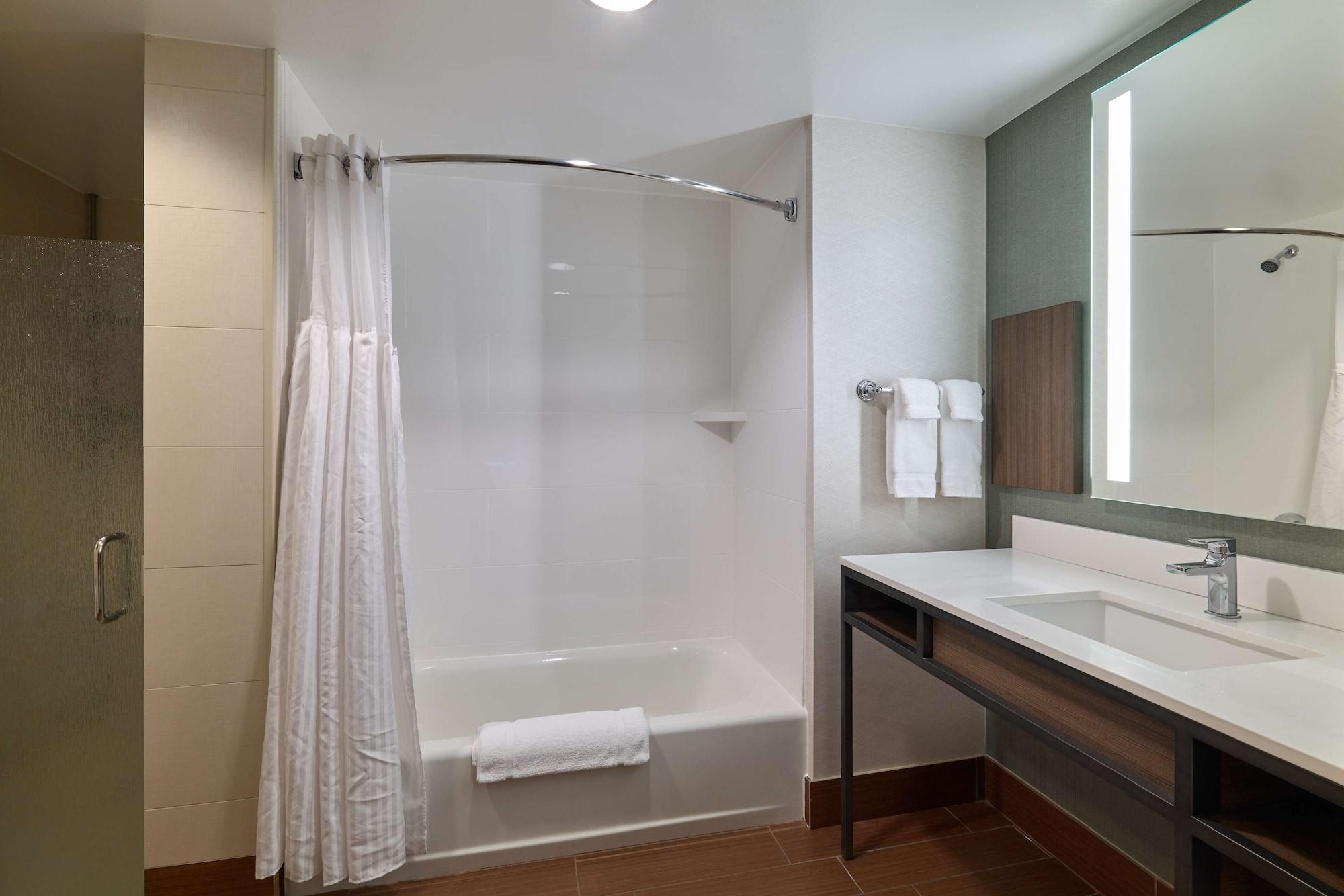 Hilton Garden Inn Блумингтън Екстериор снимка