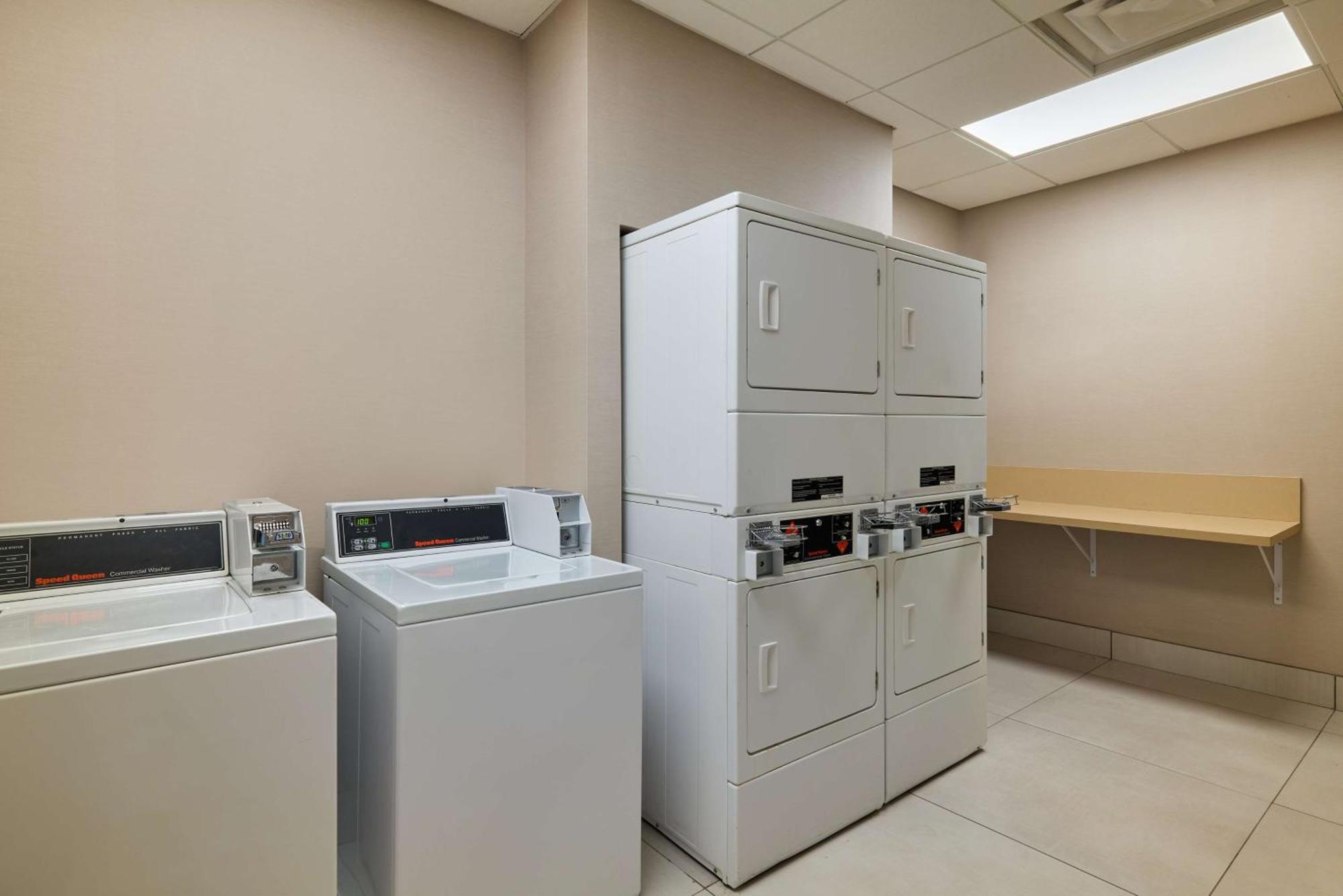 Hilton Garden Inn Блумингтън Екстериор снимка